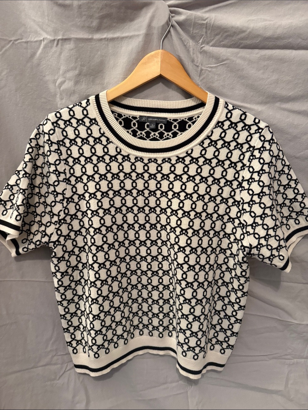 Adrianna Papell Black and White Chain-Link Knit Short Sleeve Tee